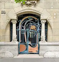 No 14 : entrée du castel Béranger.