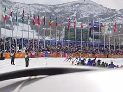 Stade olympique avec le drapeau kényan en arrière-plan.