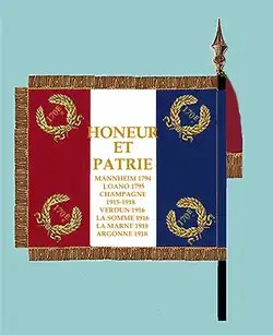 Drapeau modèle de 1880 avec les inscriptions ajoutées dans l'entre-deux-guerres (revers)