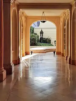 No&nbsp;17 bis : entrée.