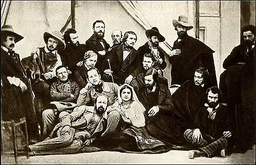 Nicolas Gogol (assis au centre avec une canne) et un groupe d'artistes russes à Rome, photographie de 1845.