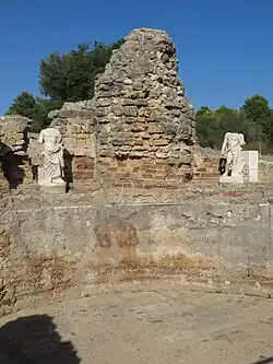 Les statues du frigidarium.