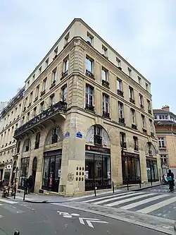 No 18 : à l'angle des rues Poissonnière et Beauregard.