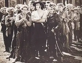 Martyrs of the Alamo (1915) : Alfred Paget (au centre) et Sam De Grasse