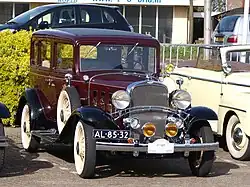 Berline quatre portes.