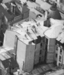 Vue aérienne de l'arrière de l'édifice, en avril 1935.