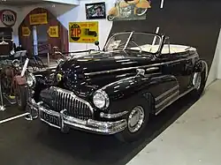 Cabriolet 1942 à châssis court (40A).