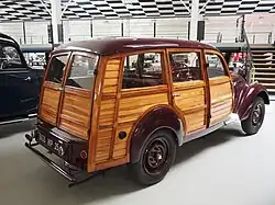 Arrière de cette « UH Canadienne » type  Woody.