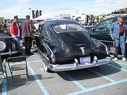 Arrière d'une deux portes fastback.