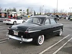 Coupé club Custom Deluxe.