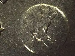 Détail d'une pièce de monnaie représentant la Terre.