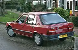 Photographie montrant l'arrière d'une 309 phase 1.