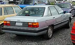 Version américaine de l'Audi 100 : vue arrière