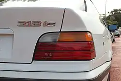 Feu arrière plat sur le coupé