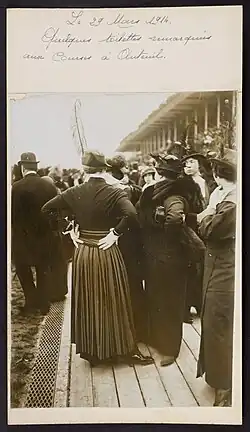 Le 29 mars 1914. Quelques toilettes remarquées aux courses d'Auteuil. Université de Caen.