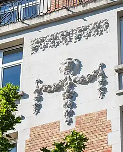 Ornement Beaux-Arts de l'immeuble de l'avenue de la Renaissance.