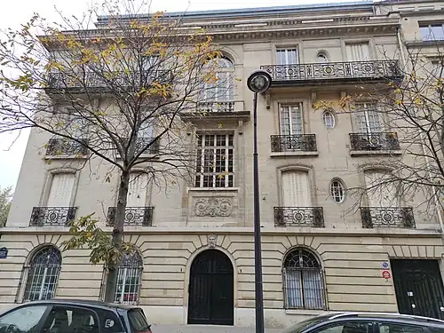 No&nbsp;1 (angle rue Jean-Carriès).