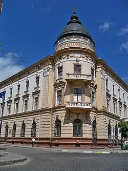 L'entrée du musée, monument classé, 25 rue du Théâtre,