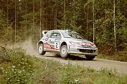 Description de l'image 2001 Rally Finland Peugeot Didier Auriol.jpg.