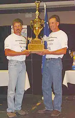 Champions du Triple Crown Canoe Racing 2002.