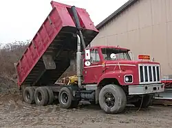 Un porteur type benne (États-Unis).