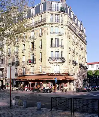 1, rue de Dijon : Immeuble de logements avec un commerce en rez-de-chaussée réalisé par les architectes Charlet-Perrin (1908).