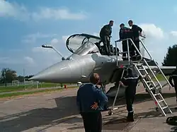 Présentation du Rafale au personnel.
