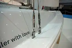 Ridoirs de haubans fixés sur des cadènes