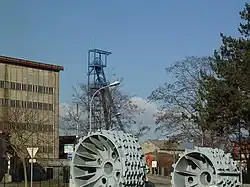 Le chevalement de la mine Théodore.