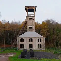 Le chevalement du puits Sainte-Marie.