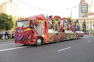 Plateau carnaval, 3&nbsp;essieux (Ukraine).