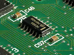 Boîtiers de forme rectangulaire (CMS).