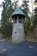 Le campanile, installé près de la chapelle