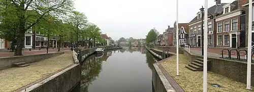 Le Grutdjip à Dokkum, vu de l'est depuis l'écluse (2014).