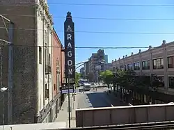 Vu depuis la station de métro Lawrence.