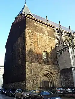 Tour romane de l'église.