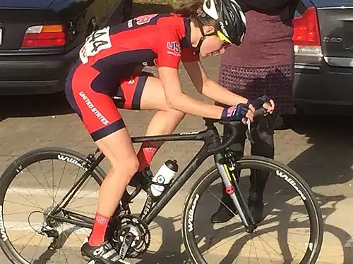 74&nbsp;km: Heather Fischer en tête dans le troisième prix de la montagne, son avance est de 25 secondes.