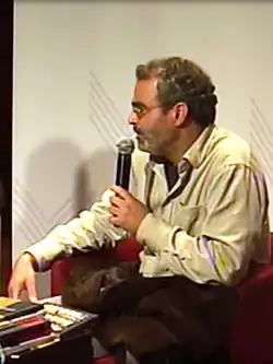 Description de l'image 2016, Fórum internacional 20 anos RBE - Biblioteca à noite, Alberto Manguel y Gonçalo M Tavares (cropped).jpg.