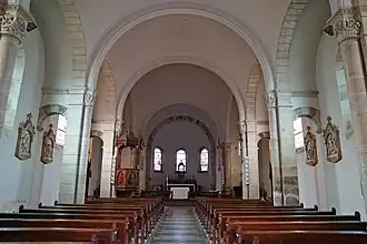 L'intérieur de l'église de Malbouhans.