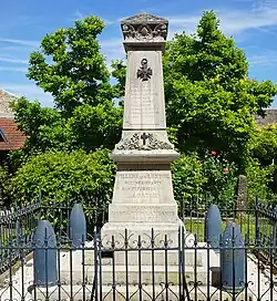 Le monument aux morts.