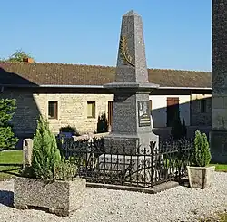 Le monument aux morts.