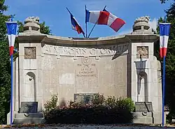 Le monument aux morts.