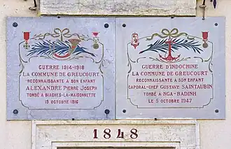 Plaques commémoratives.