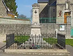 Le monument aux morts.
