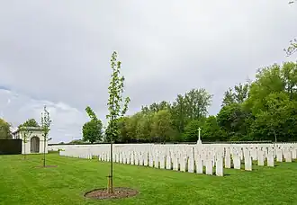 Le vaste cimetière canadien.