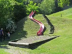 Toboggan à virage.