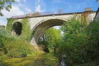 Le pont sur la Colombine et sur la ligne SNCF à Vesoul en 2018.