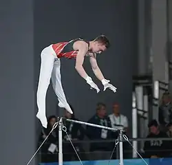Description de l'image 2018-10-11 Gymnastics at 2018 Summer Youth Olympics – Boys' Artistic Gymnastics – All-around final – Horizontal bar (Martin Rulsch) 0967.jpg.