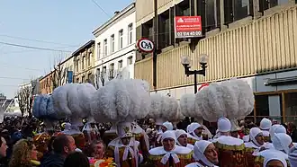 Les Gilles dans la rue Albert 1er.