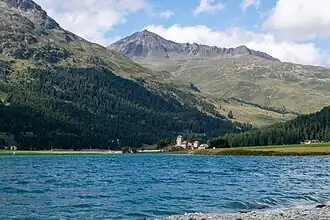 Vue du piz Nair depuis Silvaplana et son lac au sud.
